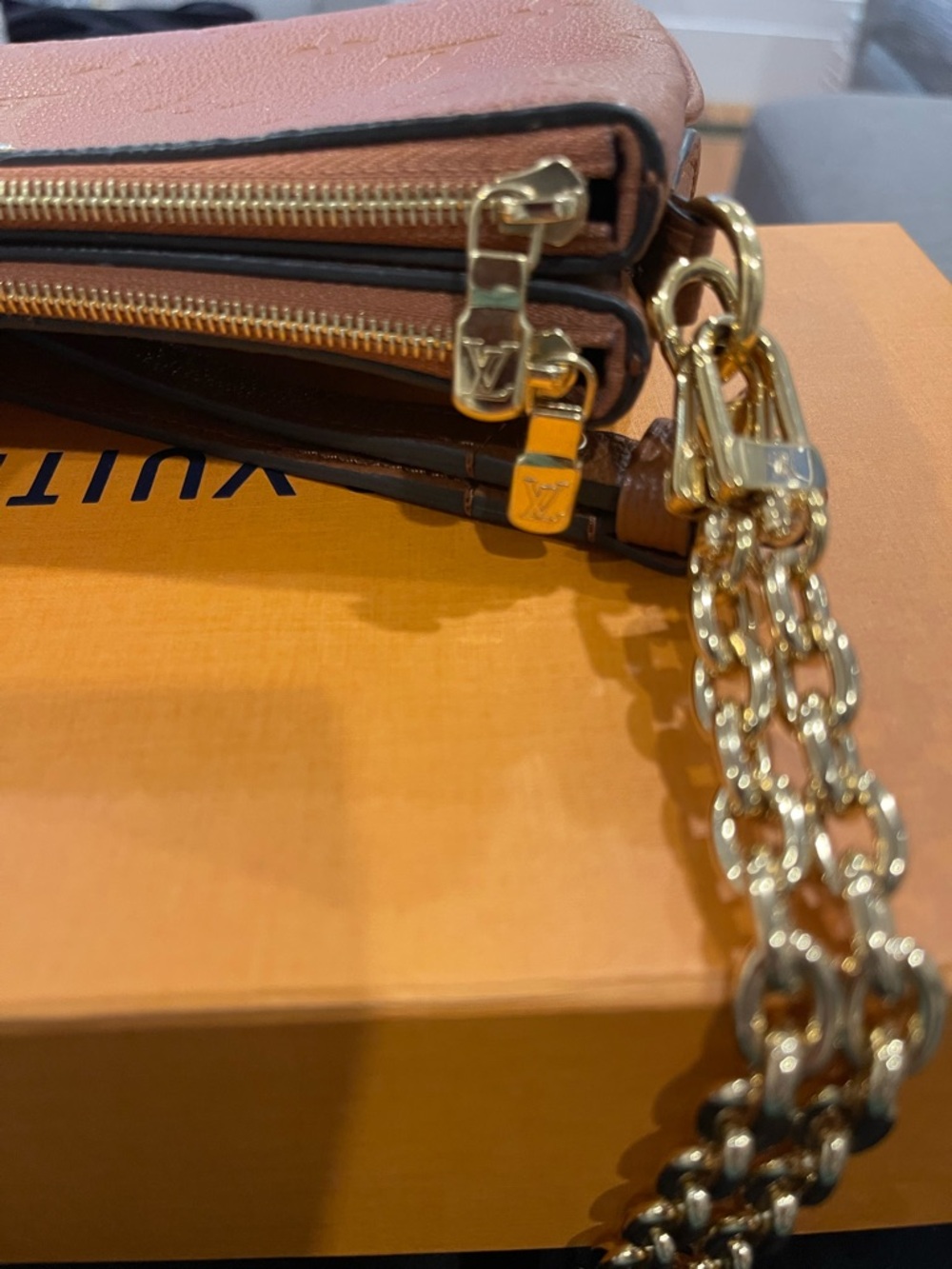 Louis Vuitton Pochette Liv in Cognac - Like New - Picture 8 of 8